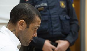 Dani Alves, condenado a 4 años y medio años de cárcel por violar a una joven en Barcelona
