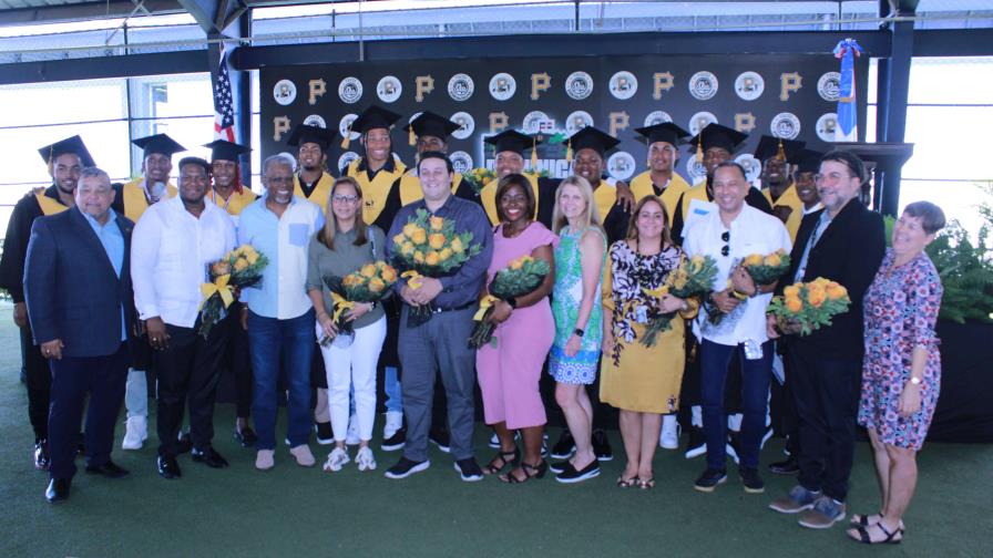 Cenapec entrega 76 bachilleres prospectos de las academias de béisbol en la República Dominicana