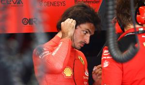 Carlos Sainz y Ferrari lideran los entrenamientos en Bahrein