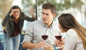 Mi pareja no deja de hablar con su ex