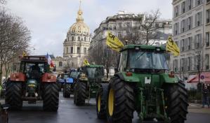 Agricultores franceses regresan a Par&iacute;s en sus tractores para una nueva protesta