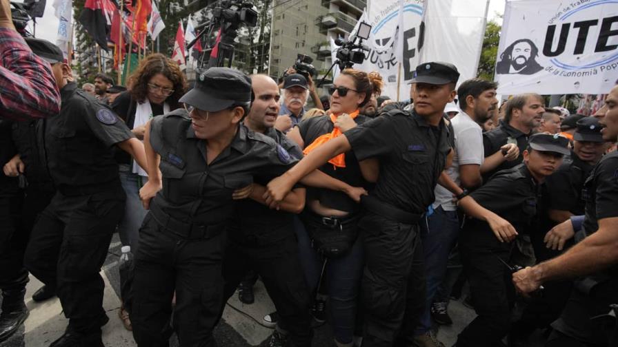 Argentina: manifestantes exigen alimentos para los comedores populares y rechazan ajuste
