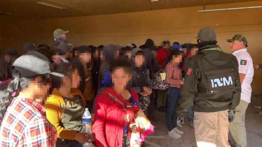 México halla a 101 guatemaltecos hacinados en una casa cerca de la frontera con EE.UU.