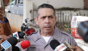 Vocero de la PN llega al Colegio de Abogados en compañía de otros oficiales