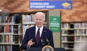 Biden dice que dos periodistas se irían de EE.UU. si Trump gana por miedo a ser procesados