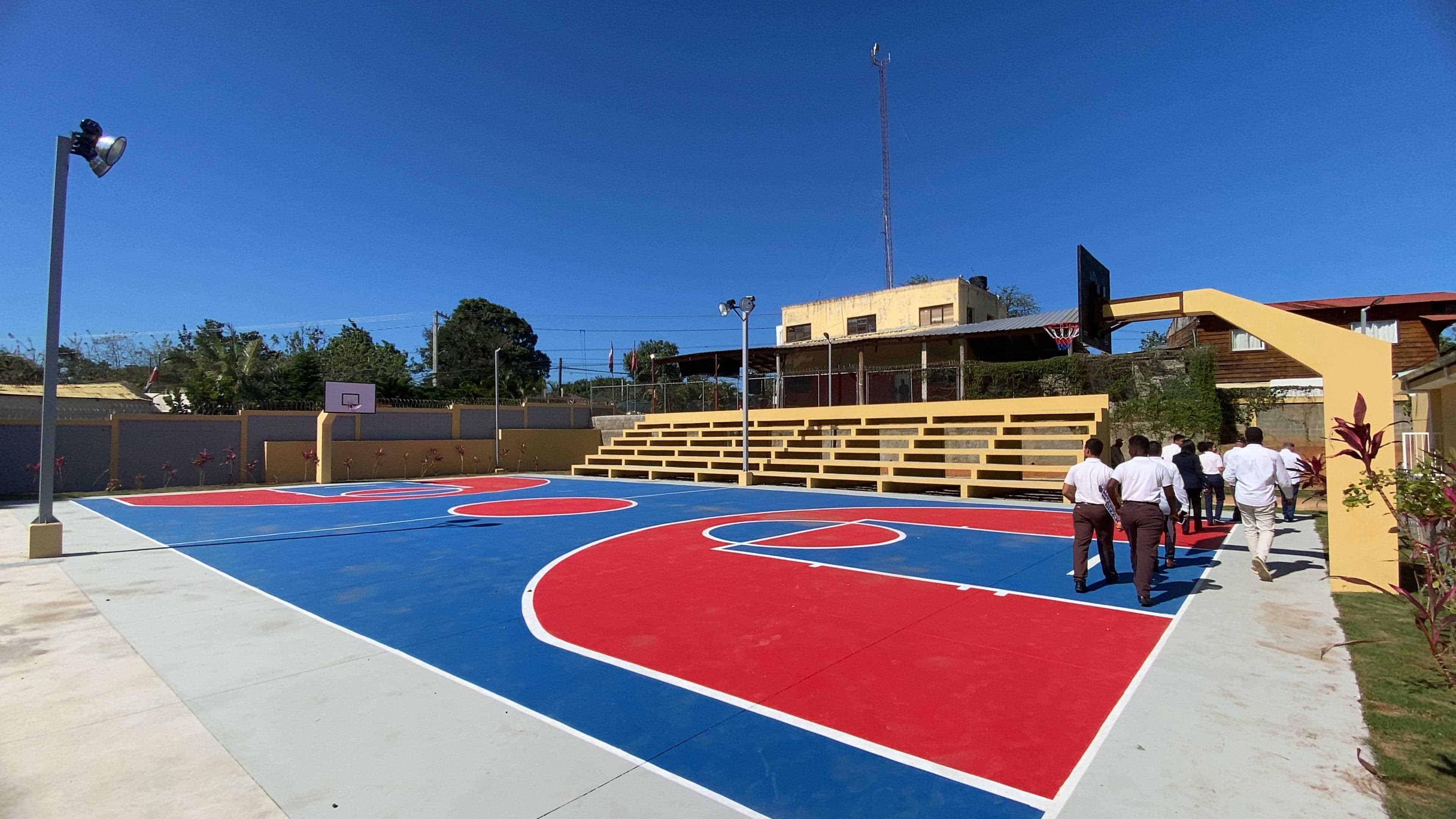 La cancha del liceo experimental de la UASD. 