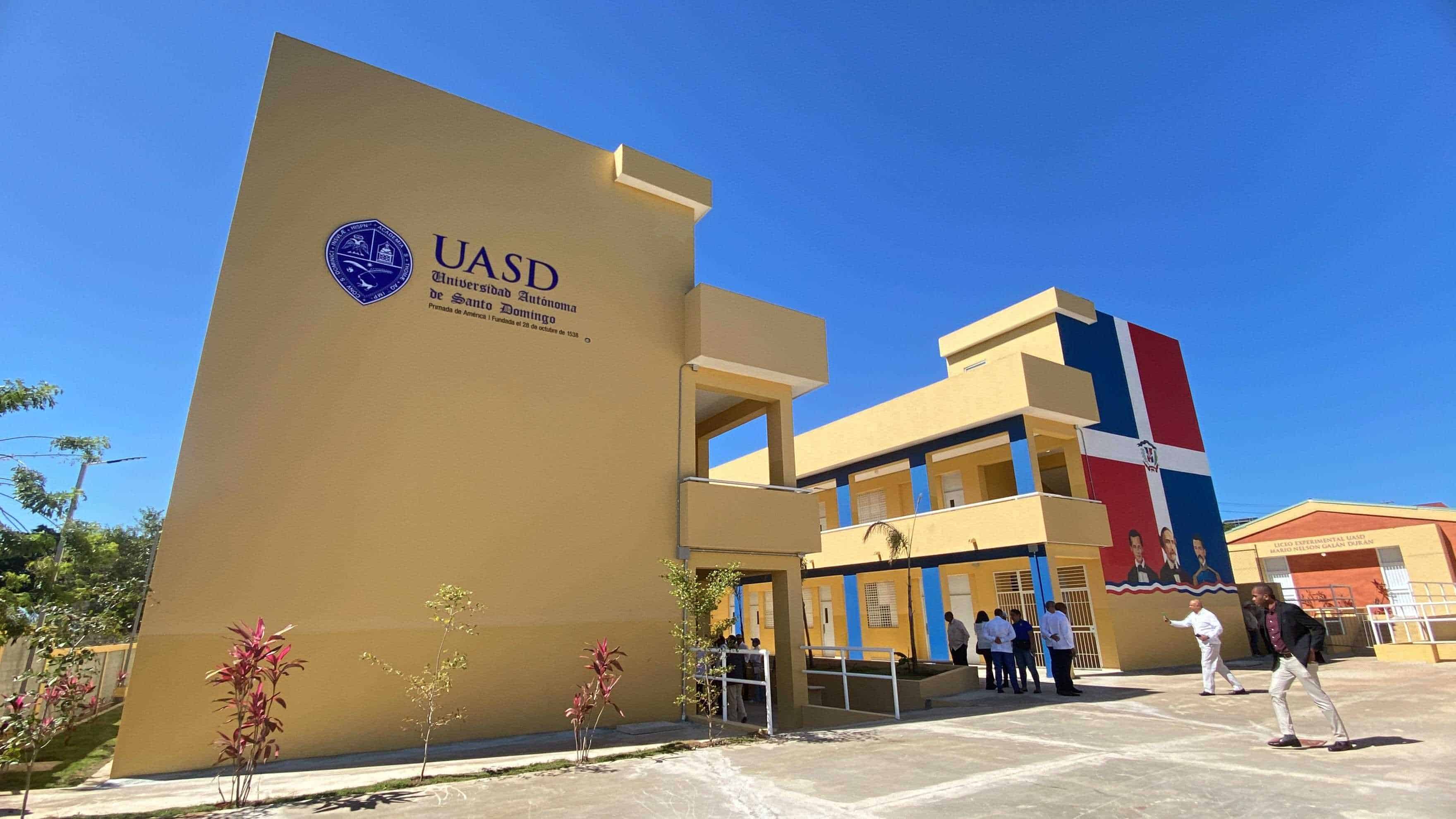 El liceo experimental Ana Lucía Solares Castillo, donde funcionará también el subcentro de la UASD.