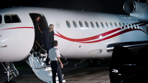 Así fue la llegada de Andrea Bocelli a República Dominicana para su concierto de este sábado