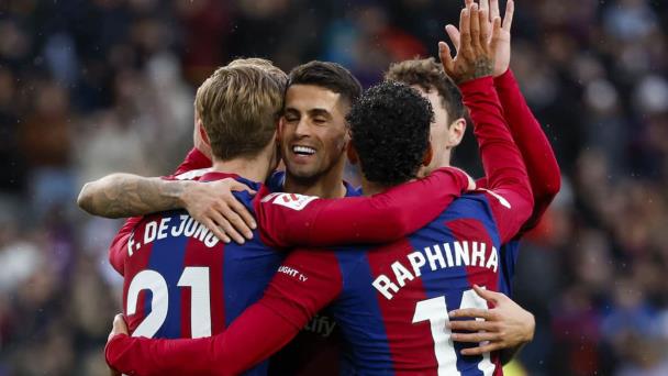 Raphinha brilla en victoria de Barcelona sobre Getafe para subir al segundo lugar en España