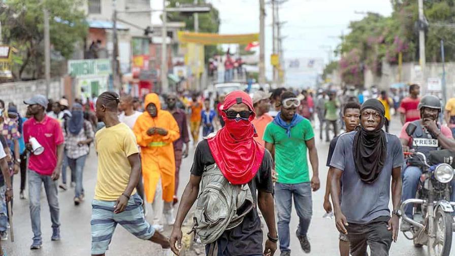 Secuestran a seis religiosos católicos y un profesor en Puerto Príncipe, Haití