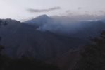 Bomberos forestales combaten incendios en lomas de Monseñor Nouel y San Juan Bomberos forestales combaten incendios en lomas de Monseñor Nouel y San Juan