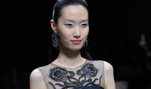 Las flores de invierno de Giorgio Armani crecen en la pasarela de Milán