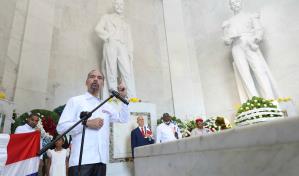 Rinden homenaje a Mella en el 208 aniversario de su natalicio