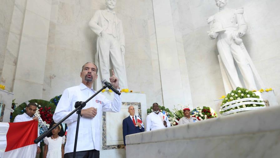 Rinden homenaje a Mella en el 208 aniversario de su natalicio