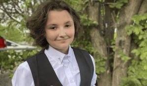 Realizan vigilia para adolescente no binario de Oklahoma que murió tras altercado en escuela