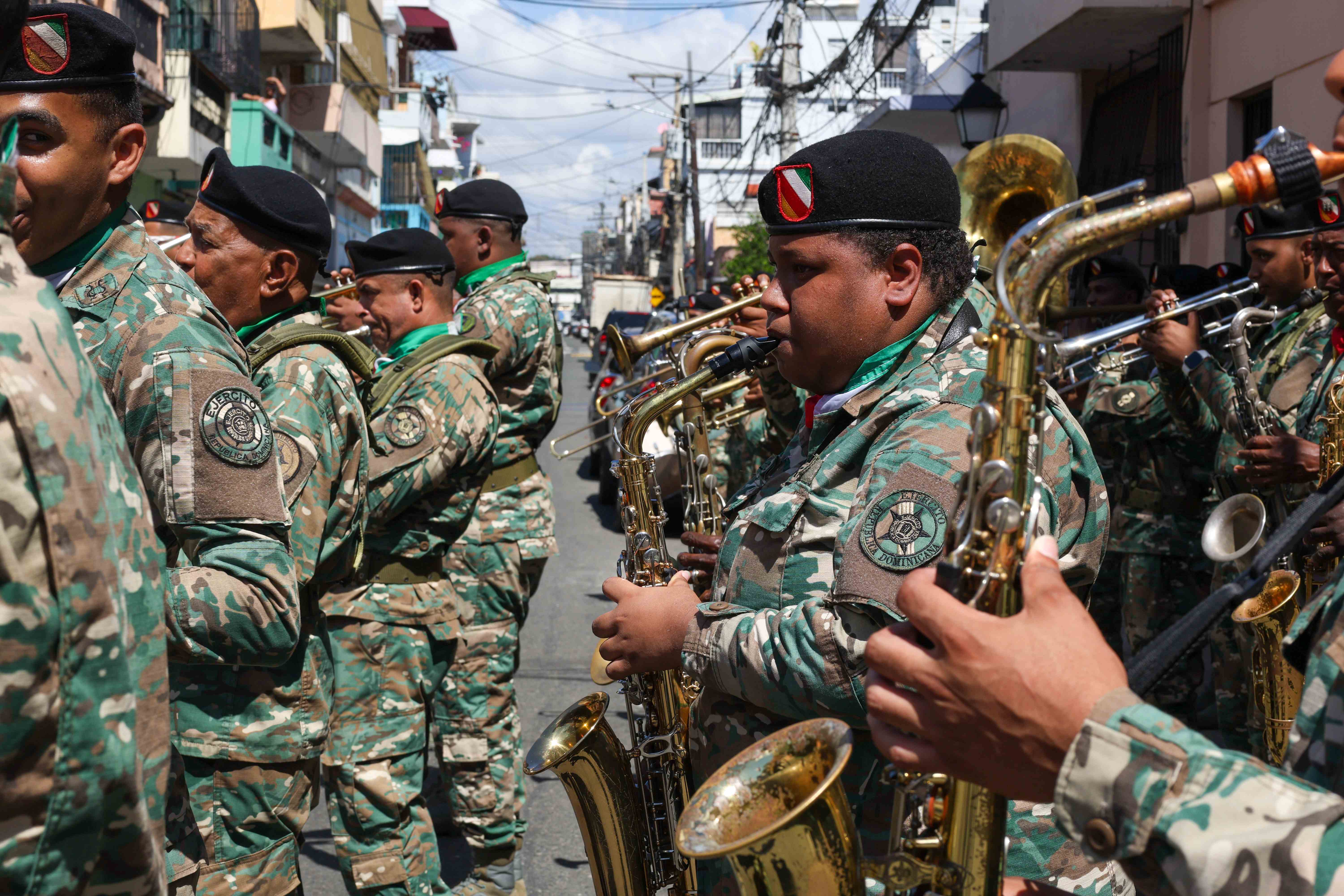 Militares rinden homenaje a Mella