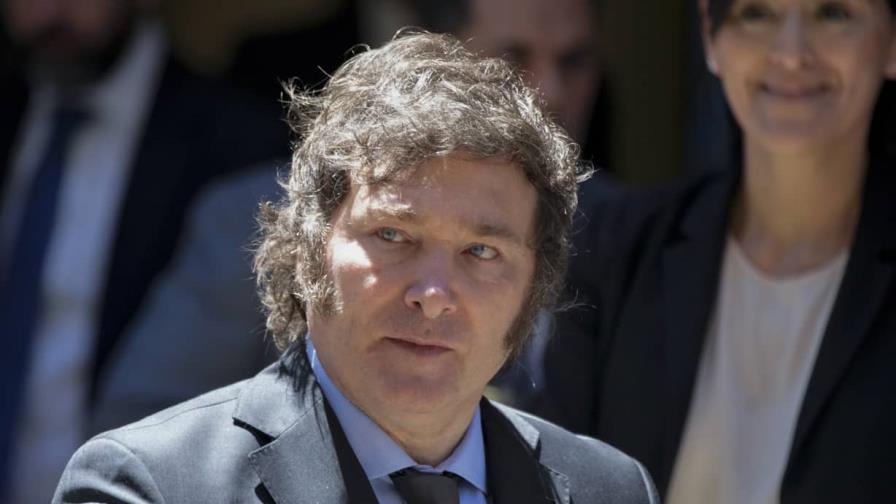Milei promete dar de baja 70,000 contratos de trabajo en el Estado argentino