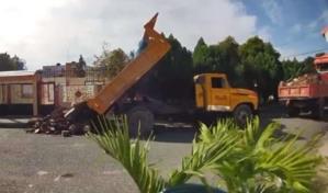 Alcaldía SDE se incauta de tres vehículos con los que lanzaban desechos en la vía pública