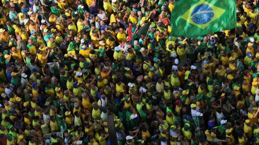 Bolsonaro denuncia su inelegibilidad ante miles de seguidores en Sao Paulo