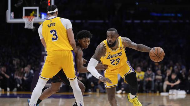 LeBron quiere más de US$100 millones para renovar o se iría