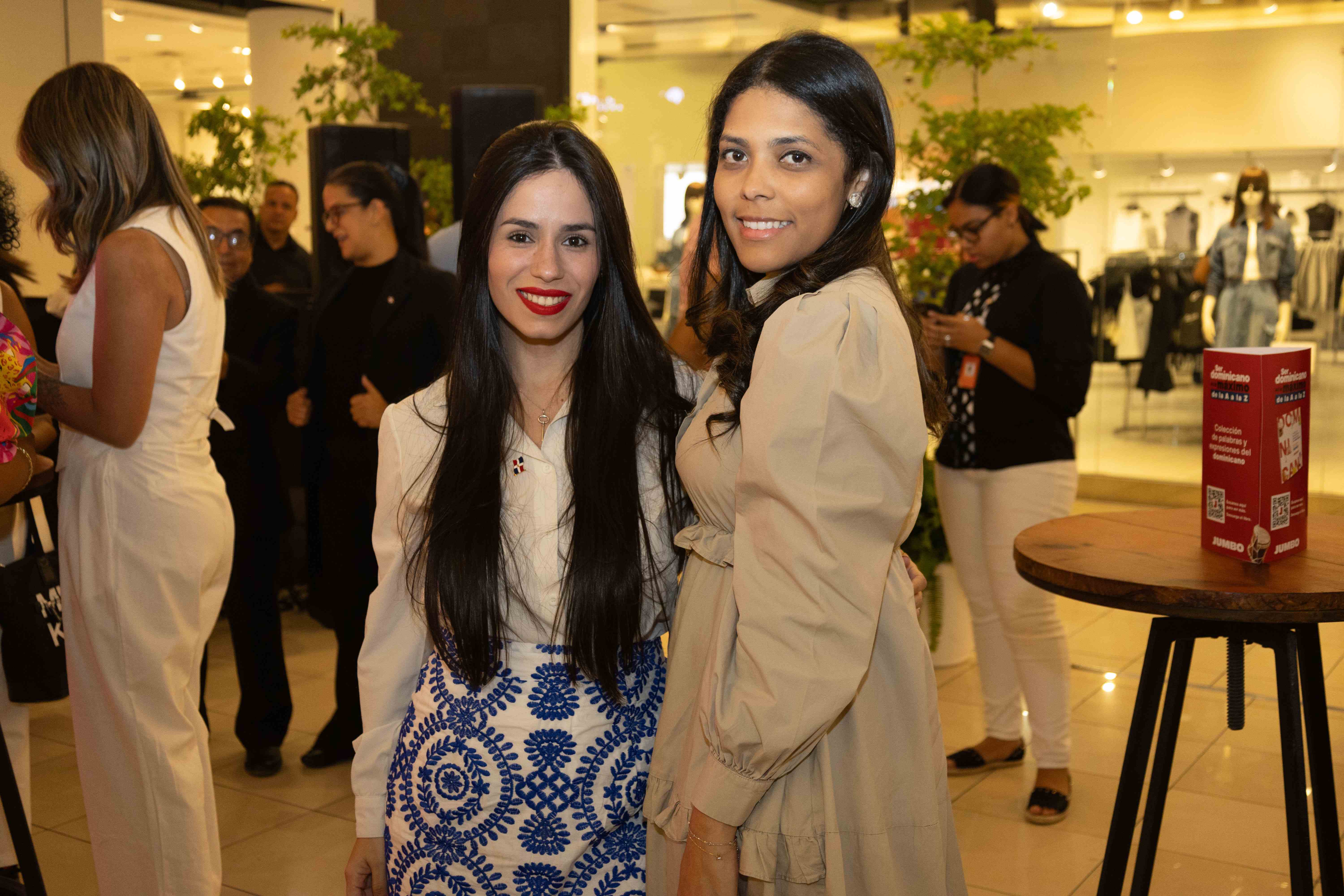 Nicole Torres y Alexandra Zapata.