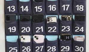 Niños usan teléfonos en clase, incluso contra las reglas. ¿Deberían prohibirlos en las escuelas?