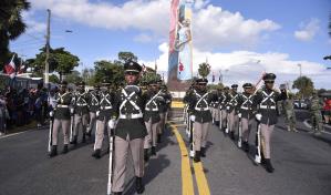 Cientos disfrutan del poderío militar de la nación en desfile del 180 aniversario de Independencia