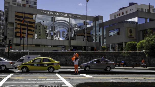 Consejo Electoral de Ecuador convoca a referéndum y consulta popular para el 21 de abril