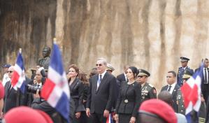Día de la Independencia 2024: Abinader entrega ofrenda floral en Altar de la Patria