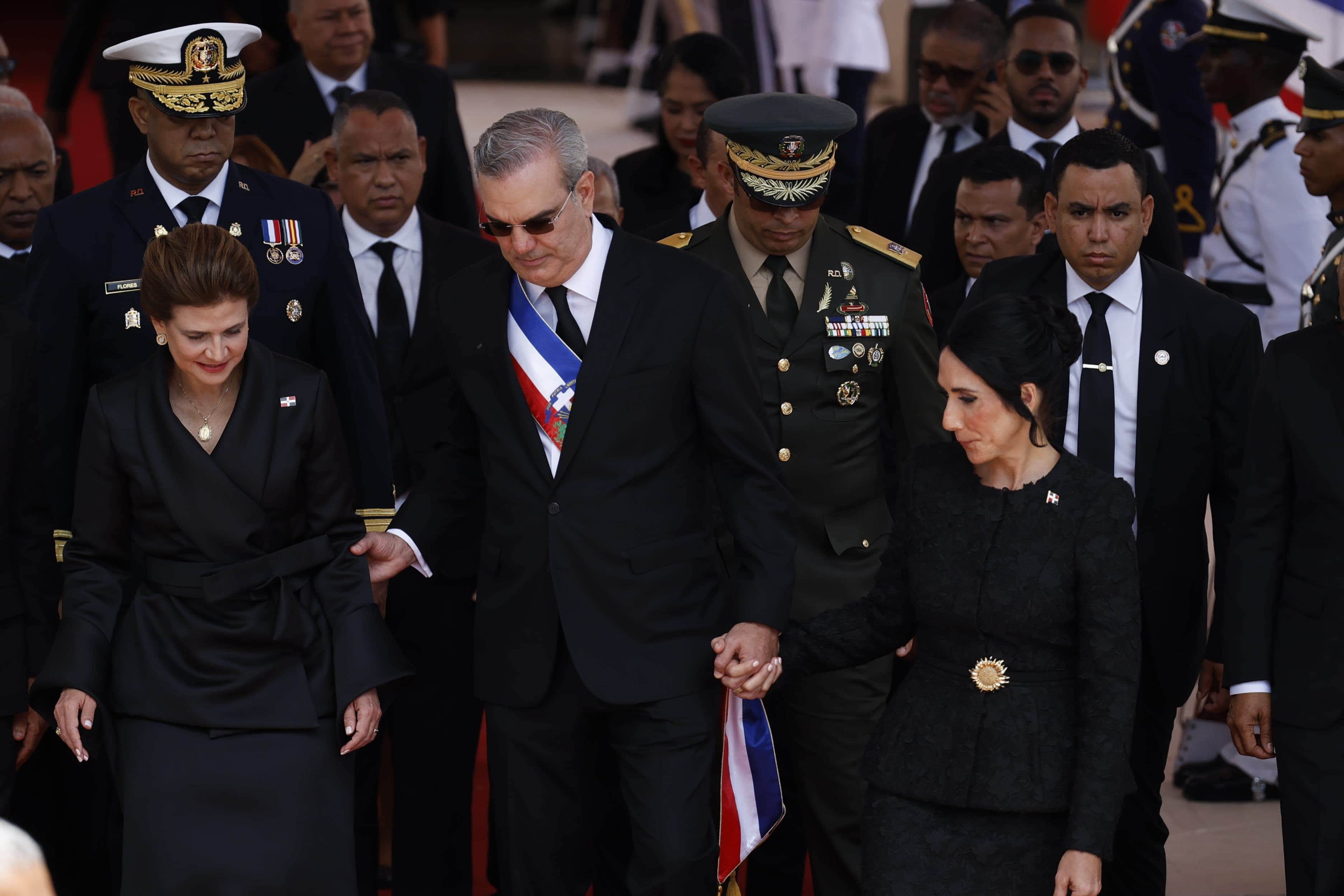 El presidente Luis Abinader a su salida del Congreso Nacional luego de rendir cuentas.