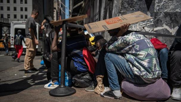 Encuentran a 87 inmigrantes viviendo en un sótano en Nueva York