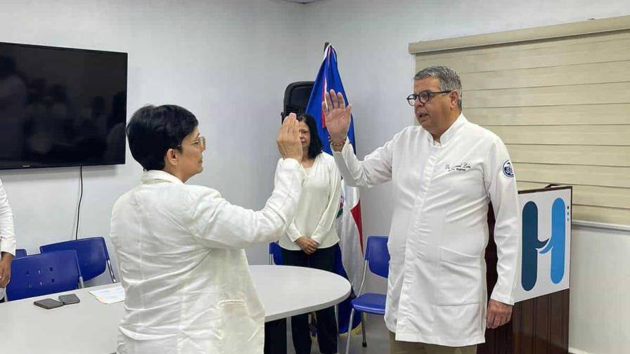 Juramentan directora interina del Hospital Pediátrico Arturo Grullón en Santiago