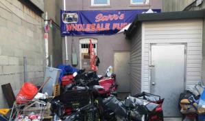 Cierran tienda de muebles que había sido convertida en dormitorio para más de 40 migrantes en NY