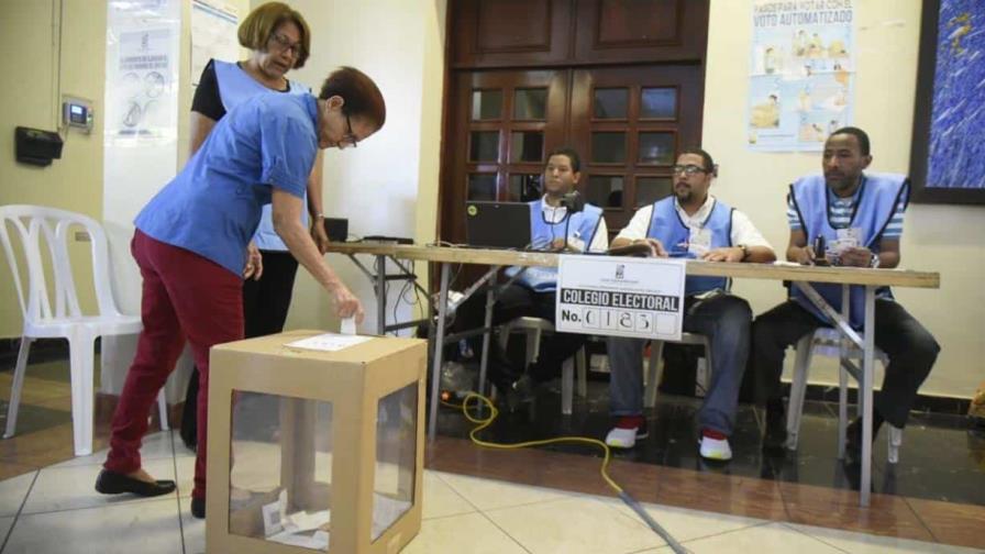 JCE prohíbe aglomeración y activismo político en colegios electorales en elecciones de mayo