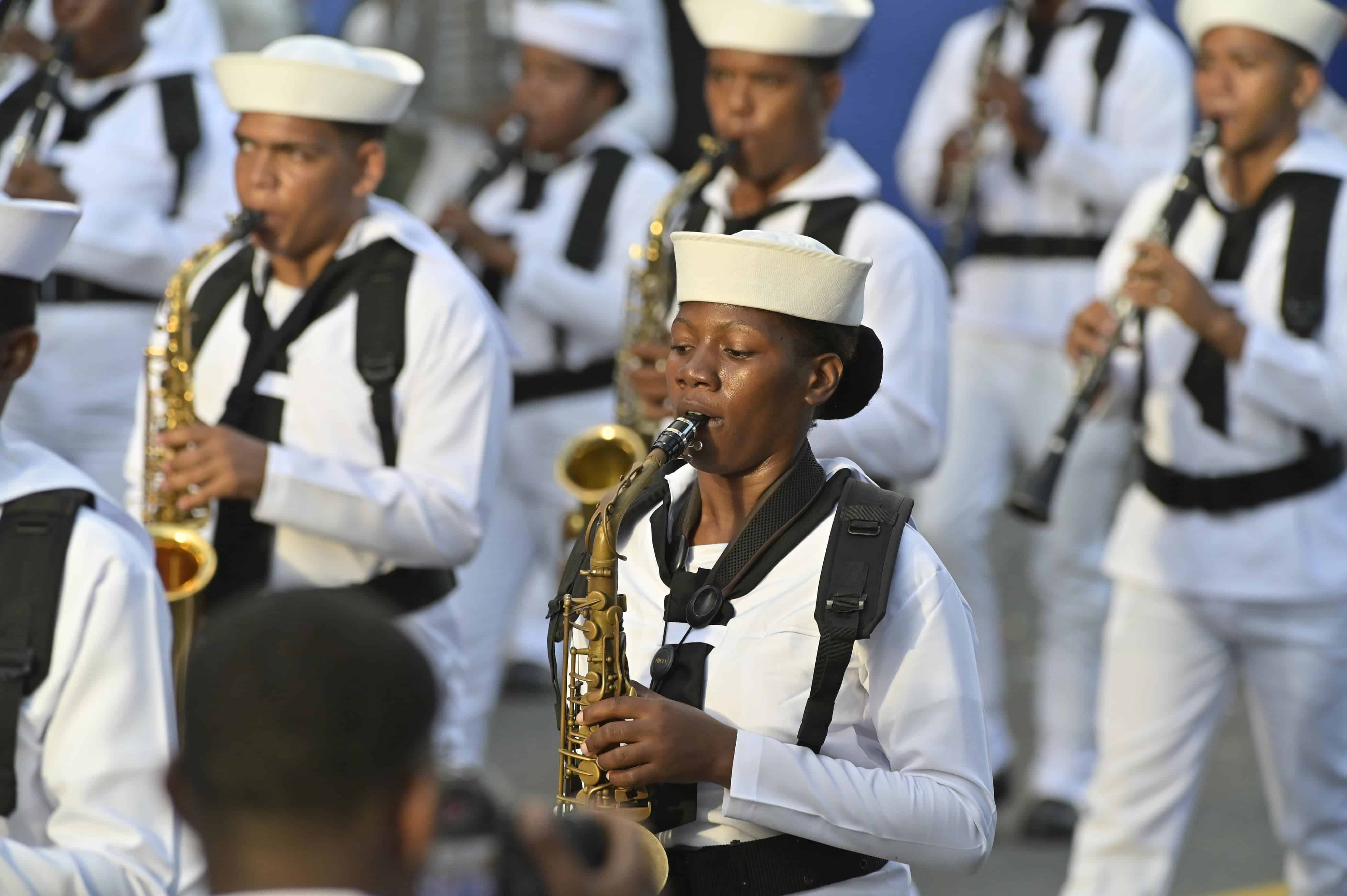 La banda de música de la Armada de la República durante el desfile militar.