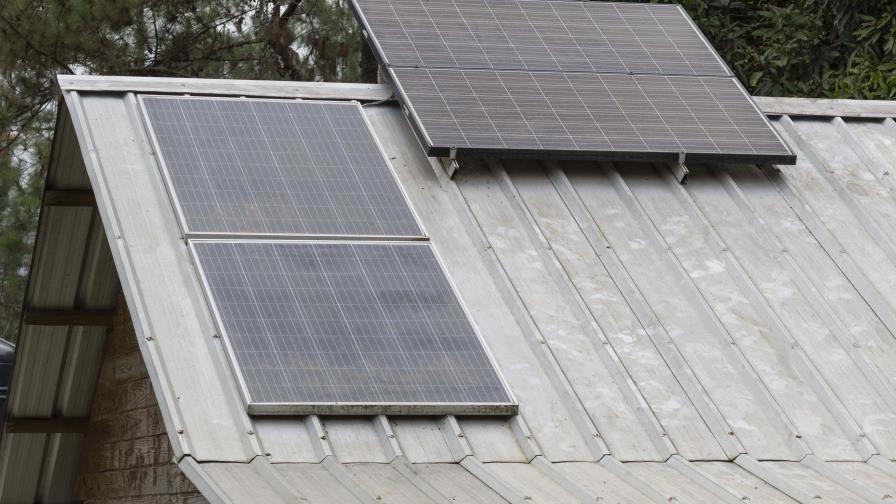 Asociaciones rechazan informe sobre impacto negativo de paneles solares al sector eléctrico