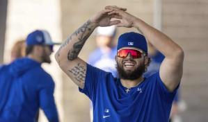 Manoah, pitcher de Azulejos, propina 3 pelotazos al debutar en esta pretemporada