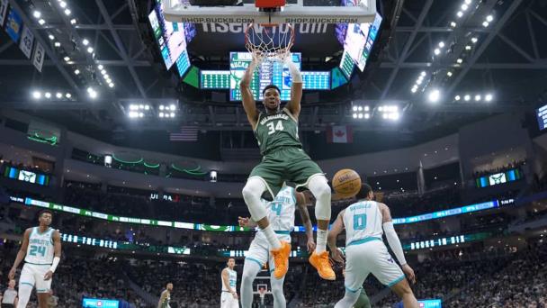Bucks humillan a Hornets y logran su 3er triunfo al hilo