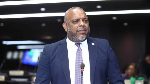 Comisión de diputados estudiará proyecto para derogar Ley de la DNI