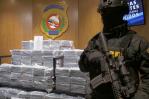 Apresan a dos mujeres y decomisan 737 láminas y cinco paquetes de cocaína en Santiago