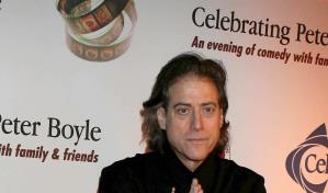 El cómico Richard Lewis, estrella de Curb Your Enthusiasm, fallece a los 76 años