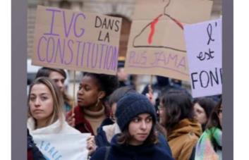 El Senado francés debate incluir el aborto en la Constitución
