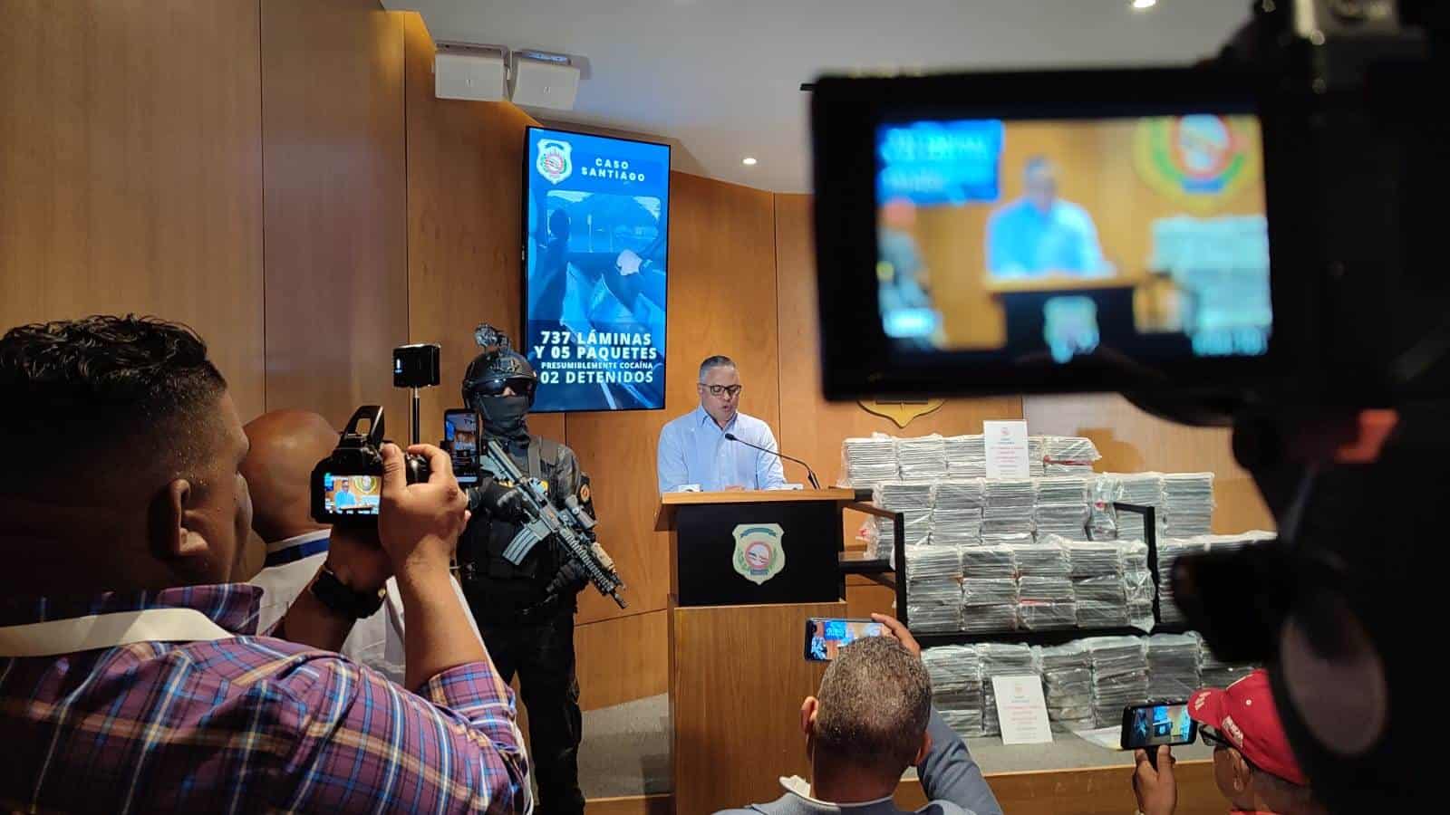 Carlos Devers, vocero de la DNCD, informa sobre la incautación de drogas en Santiago.