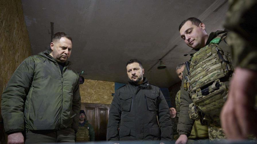 Zelenski pide que no se retrase el suministro de armas a Ucrania