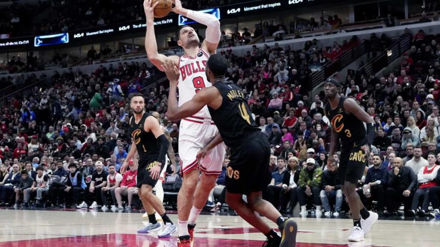 DeRozan produce 35 puntos, Bulls se imponen a Cavaliers, 132-123 en doble tiempo extra