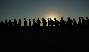 Juez federal bloquea ley de Texas que permitiría a policía arrestar a migrantes