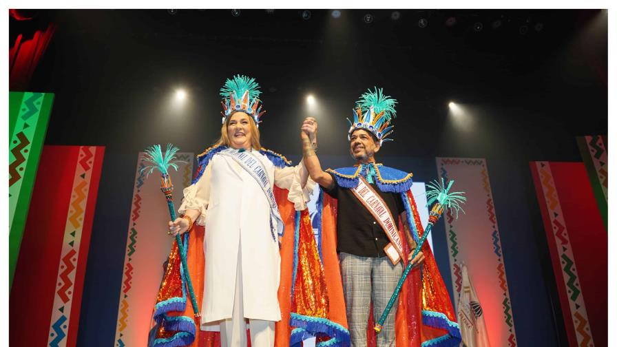 Luis Rivas y Jatnna Tavárez coronados como Rey y Reina del Carnaval 2024