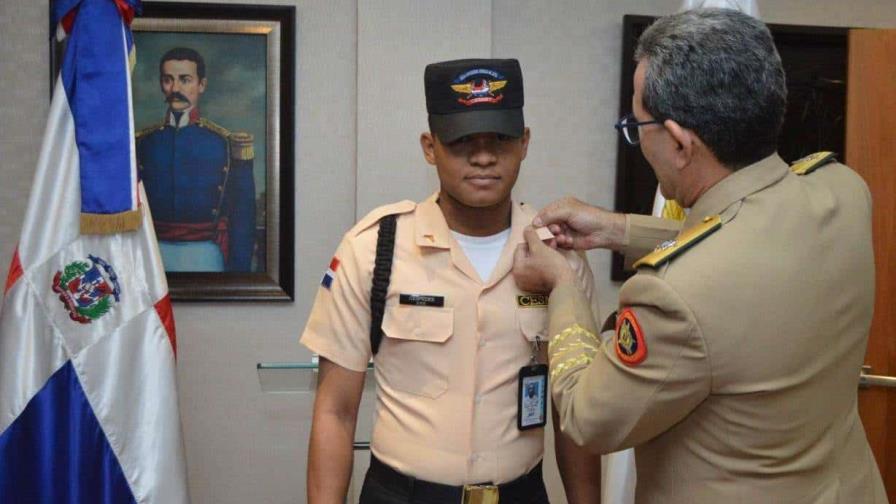 Ascienden a militar que devolvió 517 mil pesos que encontró en el Metro