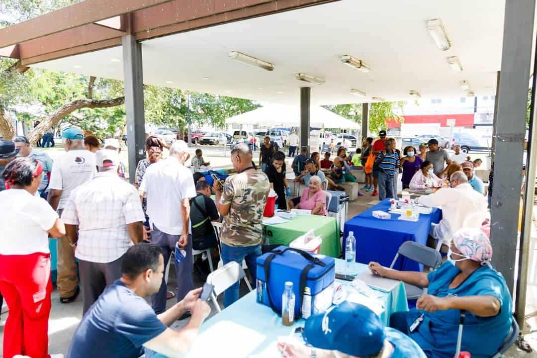 Panorama de la feria de salud organizada por Misión Médica Internacional, presidida por el doctor dominicano, Mario Paulino. 