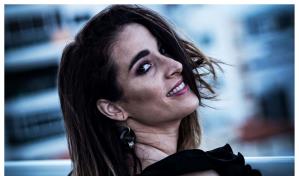 Henya y su nueva canción La mujer del Atalaya